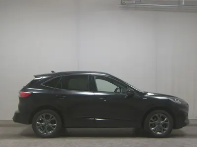 Używany Ford Kuga ST-Line 120 KM (88 kW) 2021 Czarny SUV
