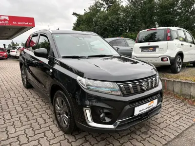 Gebraucht Suzuki Vitara Club 129 PS (94 kW) 2023 Schwarz SUV