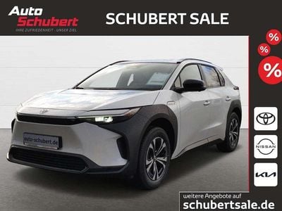 Gebraucht Toyota bZ4X Basis 150 kW (204 PS) 2023 Platinum white pearl mc. SUV