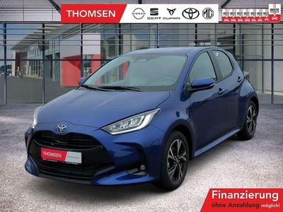 Juniper blue met Neu 2025 Toyota Yaris Hybrid Team Limousine | 24.485 € (Fairer Preis)