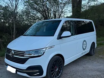 Gebraucht VW Multivan Comfortline 150 PS (110 kW) 2021 Weiß Van / Kleinbus