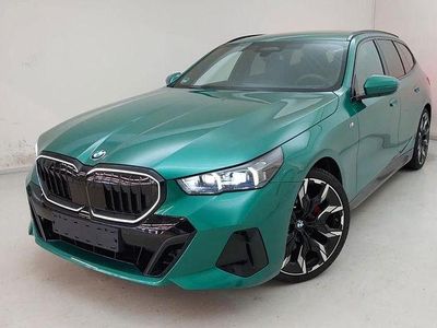 Gebraucht BMW 520 M Sport 190 PS (139 kW) 2025 M isle of man grün metallic Kombi