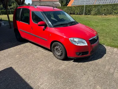 Gebraucht Skoda Roomster 75 PS (55 kW) 2008 Rot Van / Kleinbus