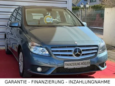 Gebraucht Mercedes B200 156 PS (114 kW) 2012 Blau Kleinwagen