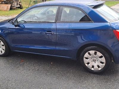 Gebraucht Audi A1 Attraction 86 PS (63 kW) 2012 Blau Kleinwagen