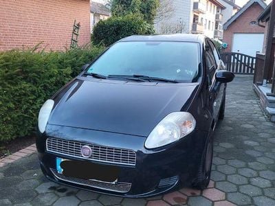 Gebraucht Fiat Grande Punto 77 PS (56 kW) 2009 Schwarz Kleinwagen