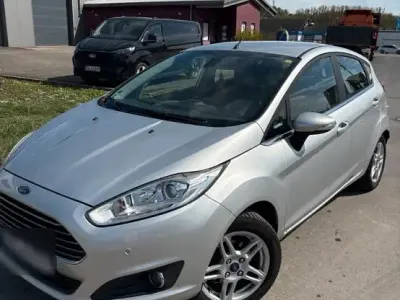Gebraucht Ford Fiesta 95 PS (69 kW) 2014 Silber Kleinwagen