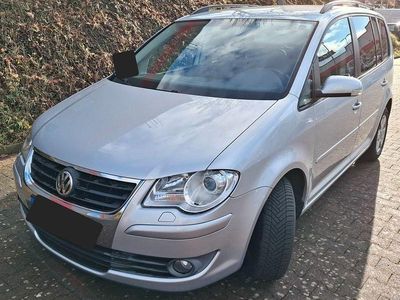 Grau Gebraucht 2009 VW Touran United Van / Kleinbus | 5.900 € (Etwas zu teuer)