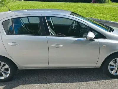 Gebraucht Opel Corsa 86 PS (63 kW) 2014 Silber Kleinwagen
