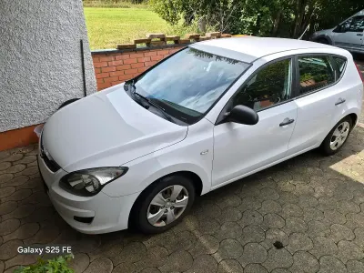 Gebraucht Hyundai i30 108 PS (79 kW) 2009 Weiß Limousine