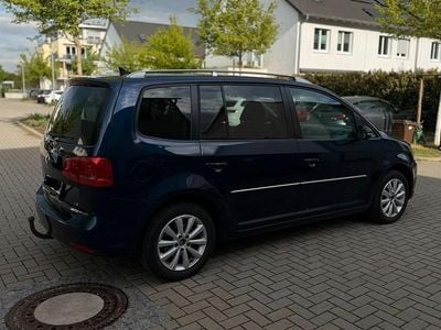 Second-hand VW Touran 140 CP (102 kW) 2012 Andere farben Monovolum