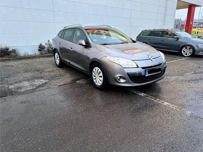 Grau Gebraucht 2010 Renault Mégane III Avantage Limousine | 2.190 € (Fairer Preis)