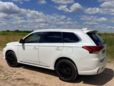 Gebraucht Mitsubishi Outlander P-HEV Top 224 PS (164 kW) 2019 Weiß SUV