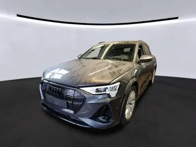 Gebraucht Audi e-tron Ambiente 369 kW (503 PS) 2023 Daytonagrau perleffekt SUV