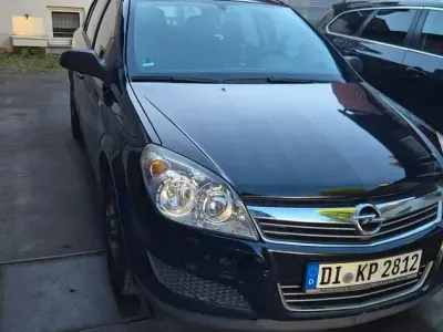 Gebraucht Opel Astra Edition 140 PS (102 kW) 2009 Schwarz Limousine