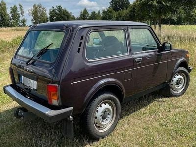 Braun Gebraucht 2017 Lada Urban SUV | 5.900 €