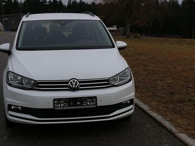 Gebraucht VW Touran Comfortline 122 PS (89 kW) 2022 Weiß Van / Kleinbus