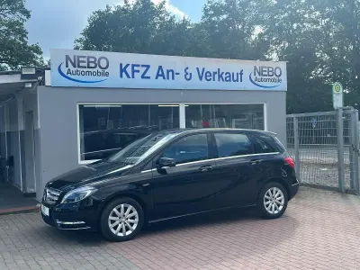 Gebraucht Mercedes B180 109 PS (80 kW) 2012 Schwarz Kleinwagen