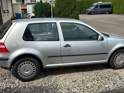 Usata VW Golf IV 75 CV (55 kW) 2002 Argento Berlina