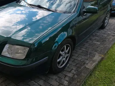 Gebraucht VW Bora 101 PS (74 kW) 1999 Grün Limousine