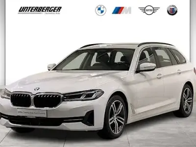 Gebraucht BMW 520 Sport Line 190 PS (139 kW) 2021 Alpinweiß uni Kombi
