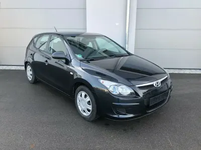 Usado Hyundai i30 Classic 90 CV (66 kW) 2009 Negro Familiar