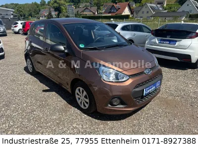 Gebraucht Hyundai i10 Classic 67 PS (49 kW) 2015 Braun Kleinwagen