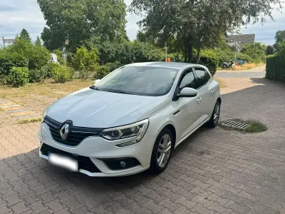 Gebraucht Renault Mégane 101 PS (74 kW) 2016 Weiß Limousine