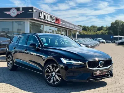 Gebraucht Volvo V60 Core 197 PS (144 kW) 2023 Schwarz Kombi
