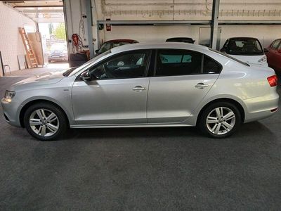 Second-hand VW Jetta Match 105 CP (77 kW) 2012 Argintiu Berlinǎ