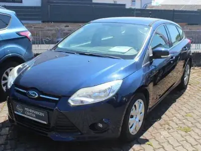 Gebraucht Ford Focus Trend 130 PS (95 kW) 2012 Ink blue (metallic) Limousine