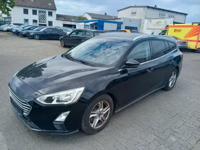 Gebraucht Ford Focus Cool & Connect 120 PS (88 kW) 2019 Schwarz Limousine