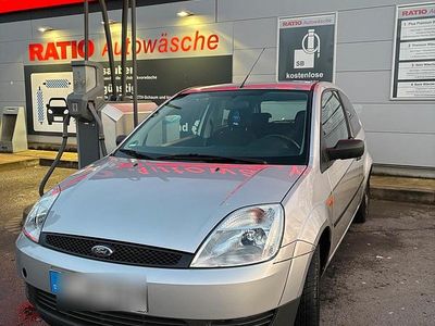 Gebraucht Ford Fiesta 70 PS (51 kW) 2005 Silber Kleinwagen