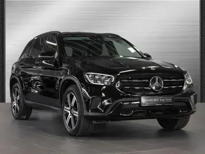 Używany Mercedes GLC300e Night 306 KM (225 kW) 2021 Czarny SUV