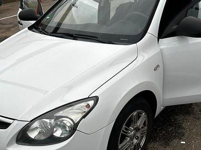 Gebraucht Hyundai i30 109 PS (80 kW) 2009 Weiß Kleinwagen