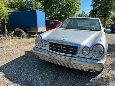 Gebraucht Mercedes E280 204 PS (150 kW) 1997 Grau Limousine