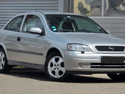 Usado Opel Astra 75 HP (55 kW) 1999 Prateado Citadino