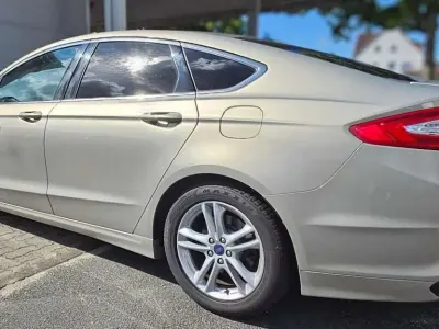 Gebraucht Ford Mondeo Titanium 241 PS (177 kW) 2015 Silber (titangrau metallic) Limousine