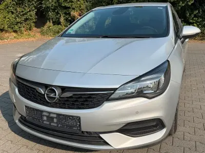 Gebraucht Opel Astra Edition 105 PS (77 kW) 2020 Silber Limousine