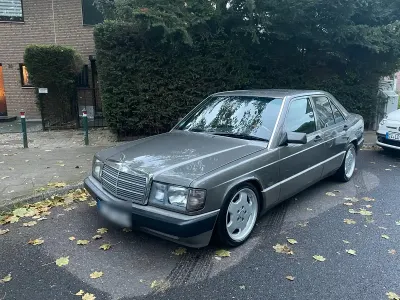 Gebraucht Mercedes 190 136 PS (100 kW) 1992 Grau Limousine