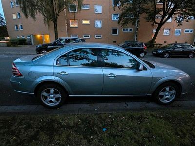 Neu Ford Mondeo Ghia 170 PS (125 kW) 2025 Silber Limousine