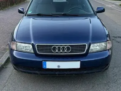 Gebraucht Audi A4 Basis 101 PS (74 kW) 1998 Blau Limousine