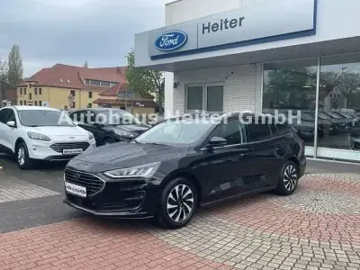 Gebraucht Ford Focus Titanium 125 PS (91 kW) 2024 Schwarz Kombi