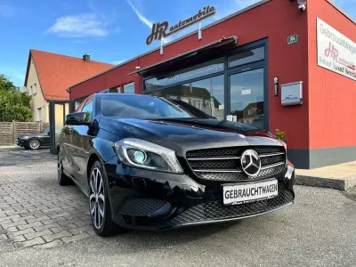 Gebraucht Mercedes A180 Urban 122 PS (89 kW) 2013 Schwarz Kleinwagen