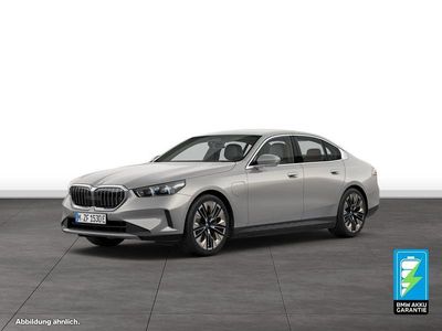Gebraucht BMW 550e 489 PS (359 kW) 2025 Grau Limousine