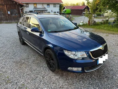 Używany Skoda Superb LAURIN & KLEMENT 160 KM (117 kW) 2010 Niebieski Kombi