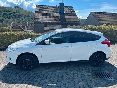 Gebraucht Ford Focus 2011 Weiß Limousine