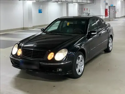 Gebraucht Mercedes E220 150 PS (110 kW) 2004 Schwarz Limousine