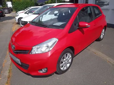 Gebraucht Toyota Yaris Cool 99 PS (72 kW) 2012 Super red 5 Kleinwagen