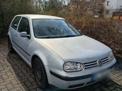 Second-hand VW Golf III Basis 75 CP (55 kW) 1998 Argintiu Berlinǎ